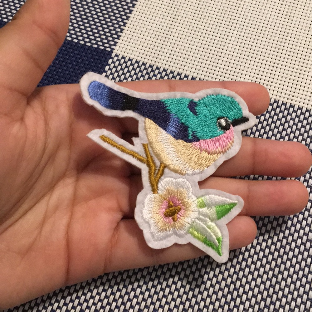 Beautiful Hummingbird patch - Picture 3 of 3